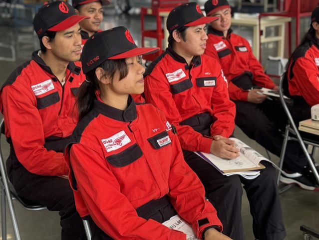 グローバルエンジニア科（留学生対象） 1級自動車整備科や2級自動車整備科へ進学の準備を目的とした学科です。