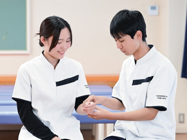 リハビリテーション学科 作業療法専攻 対象者の“その人らしさ”を大切にする作業療法士をめざす