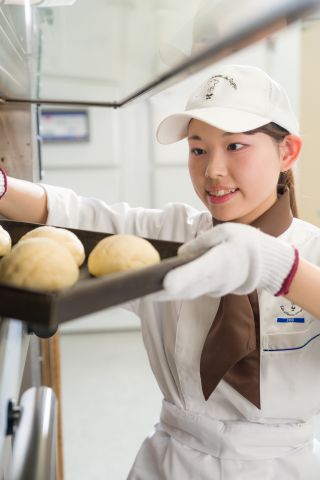 製パン科 パン職人に必要な知識と技術をしっかり学び、現場で即戦力となる人材を育てます。
