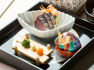 1人1台チャレンジ【日本料理：鰹のたたき&スズキの洗い】の画像