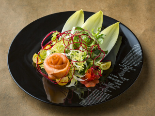 母の日直前SP！【西洋料理】スモークサーモンのお花畑サラダ&煮込みハンバーグの画像