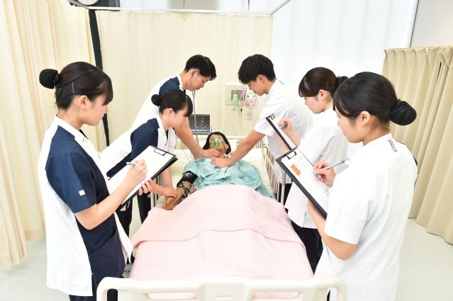 看護学科 あらゆる人々の健康で幸福な 生活を支援する看護師を育成