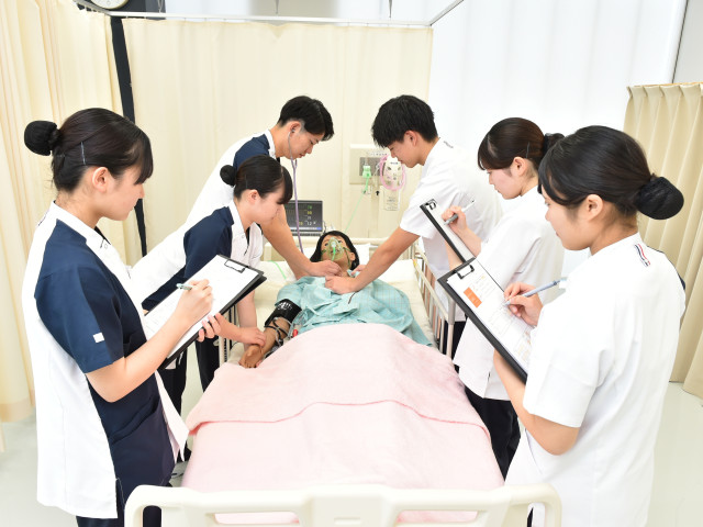 看護学科 あらゆる人々の健康で幸福な 生活を支援する看護師を育成