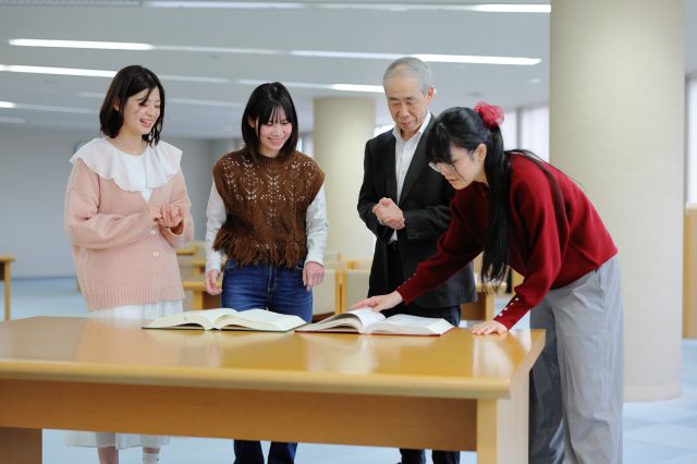 文学部 史学科（※設置者変更認可申請中） 「歴史」へのまなざしを通じて理解する力や考える力を養い、社会で活躍するスキルを身につけます。