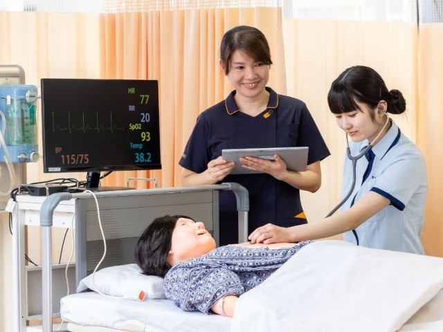 看護科（高卒以上） 一人ひとりに寄り添い 手を差しのべられる心をもった 看護のプロフェッショナルへ