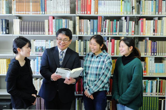 文学部 日本文化学科（※設置者変更認可申請中） 心と身体で 日本文化を探究し、 「和」の知識と教養を深めます