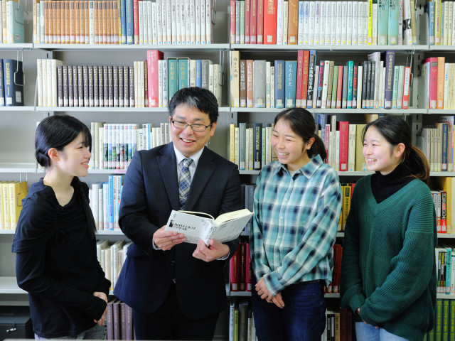 文学部 日本文化学科（※設置者変更認可申請中） 心と身体で 日本文化を探究し、 「和」の知識と教養を深めます