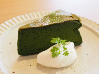 抹茶のバスクチーズケーキの画像