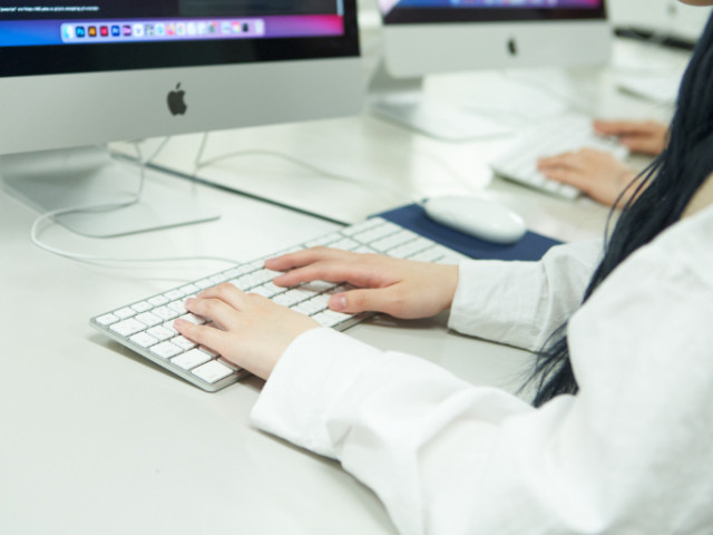 オフィスビジネス学科 ビジネスコンピューティング専攻 「Windows+Mac」を使いこなし、PCスキルのエキスパートへ