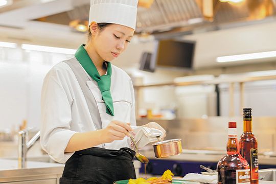 調理技術経営学科 高度な調理技術と経営を学ぶ