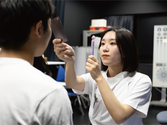 健康医療科学部 医療貢献学科 視覚科学専攻 すぐれた技術、科学的思考力を身につけ 