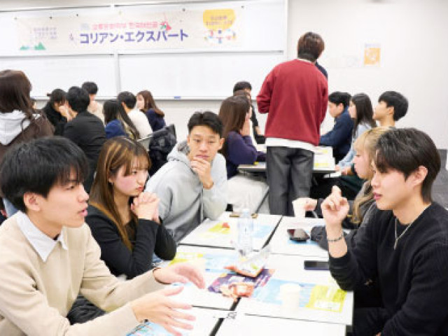 交流文化学部 交流文化学科 ランゲージ専攻 言語を活用し、文化や地域・国際社会への理解を深める