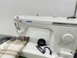 【ファッションデザイン科】マフラー製作の画像