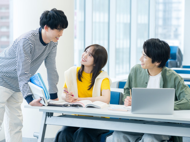 生活共創学部 発展が期待される生活科学分野で、生活者視点の共感力と科学的分析力、ビジネス・IT・地域創成など多様な分野との共創力を備えた新時代の担い手を育成します。