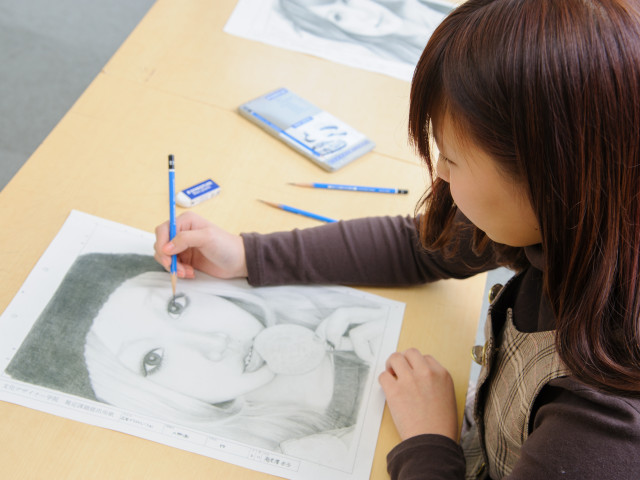 広告プロモーションデザイン学科 「絵を描く事が好き」そんなきっかけからデザイナーに！イラスト・グラフィックデザイン・写真・雑誌・WEB…好きを仕事にできる！