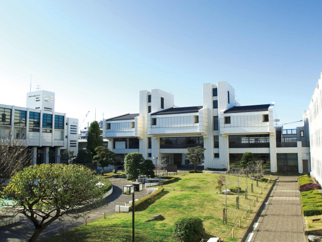 横浜商科大学