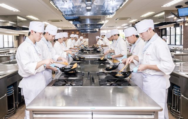 調理師本科 【調理師本科】日本料理・西洋料理・中国料理の全ての基礎を学ぶ1年間