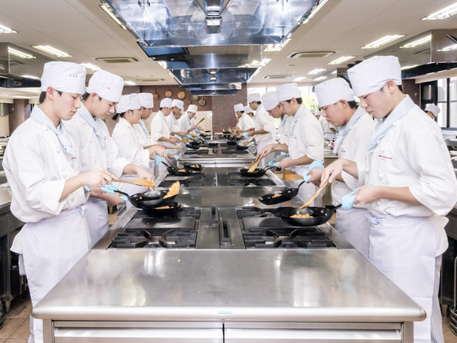調理師本科 【調理師本科】日本料理・西洋料理・中国料理の全ての基礎を学ぶ1年間