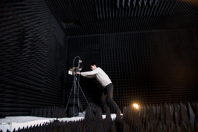 先進理工学部 電気電子情報通信工学科 電気エネルギーから情報ネットワークまで、次世代技術を発想、研究開発する。