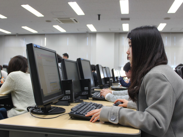 社会理工学部 ビジネスデータサイエンス学科 ビジネス領域を中心としてデータサイエンスを学ぶ。理論と実践を備えたデータサイエンティストを養成。