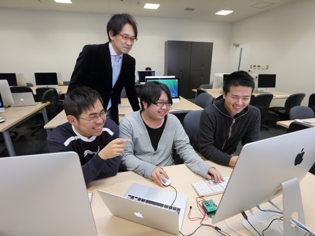 経営情報学科 企業に最適な情報システムを提案し、ビジネスをリードするコンサルタントになる