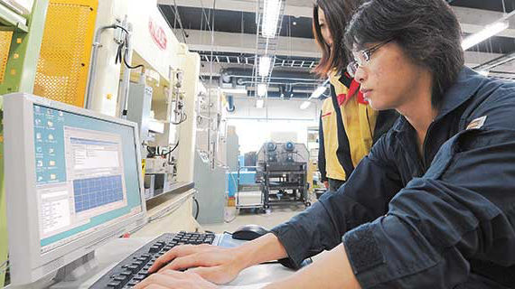 技能工芸学部 情報メカトロニクス学科 生産システムコース バランス感覚に優れた生産技術者をめざす