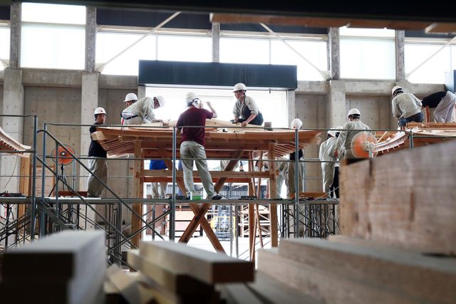 技能工芸学部 建設学科 木造建築コース 木造建築の伝統的技能から最新工法まで、大学教育では最も本格的な木造建築を学ぶ