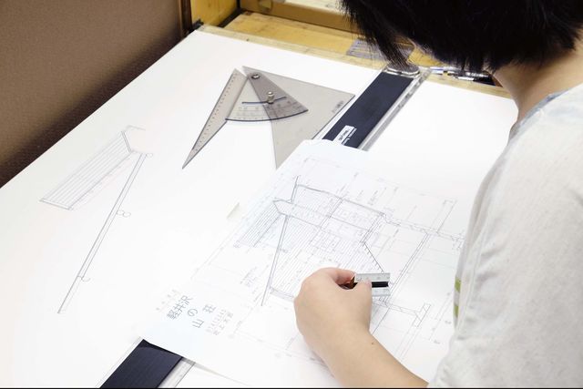 技能工芸学部 建設学科 建築環境デザインコース 原寸・現場感覚を身につけ持続可能なデザインを創造できる建築士や設計士をめざす