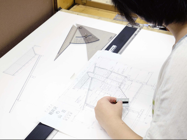 技能工芸学部 建設学科 建築環境デザインコース 原寸・現場感覚を身につけ持続可能なデザインを創造できる建築士や設計士をめざす