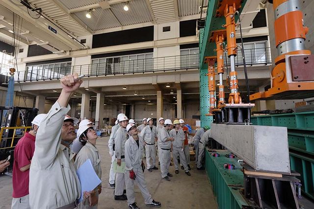 技能工芸学部 建設学科 建築設計、建設プロジェクト、伝統技術、修復事業、技術開発、家具デザインなど幅広く活躍するリーダーを育成