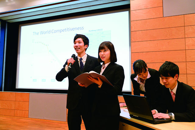 経営情報学部 東京・千葉の2キャンパス制。ビジネスの最前線で活躍できる人財へ。