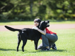 愛犬総合学科（２０２３年度、愛犬美容学科より学科名変更） ワンちゃんたちの美容やしつけ、健康面のサポートなどを学び、JKCトリマー、訓練士の取得を目指します。