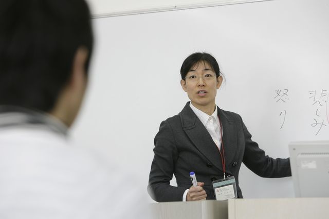 人間福祉学部 人間福祉学科 介護支援コース 介護の身体面だけでなく、制度や精神面からもサポートができる人材をめざす