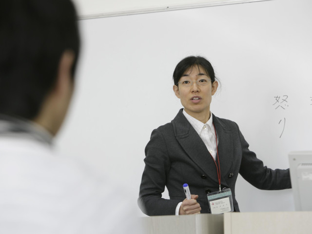 人間福祉学部 人間福祉学科 介護支援コース 介護の身体面だけでなく、制度や精神面からもサポートができる人材をめざす