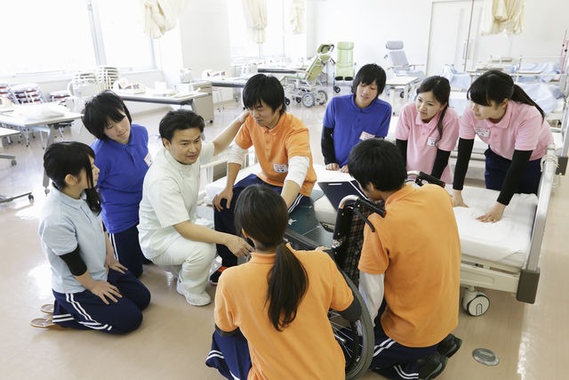 社会福祉学科 介護福祉コース 介護福祉士としての専門性と、介護現場でのレベルアップにつながる実践力を学ぶ