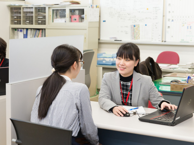 社会福祉学科 ビジネスデザインコース 人が美しく輝くときの感動を体験。”好き”や”なりたい”を着実に将来につなげる就業力を身に着けます