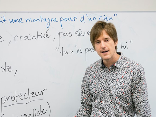 インターナショナルコミュニケーション科 フランス語コース 国連やEUの公用語であるフランス語と英語を身につけて、活躍のフィールドを国際舞台へと広げます。