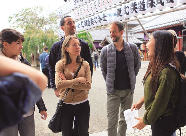 ビジネスコミュニケーション科 トラベルコース 英語力、コミュニケーション能力を身につけ、観光資源対する知識を深めます。旅の演出家として、日本から世界へ可能性を広げます。