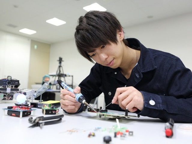 情報工学科（洛北校設置） 組込みシステム開発のエキスパートになる！