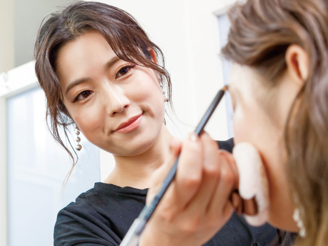 ヘアメイク科 美容師国家資格を取得し、映画・テレビ・CM・舞台・雑誌で活躍するヘアメイクアップアーティストを目指す！
