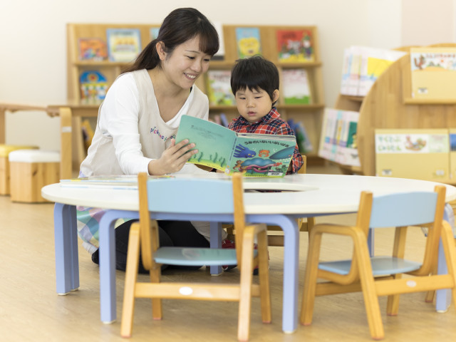 教育学部 2026年４月より共学化。大学名を岡崎女子大学から岡崎大学に変更（＊１）。幼・小・中・高等学校教諭、保育士を目指します。
