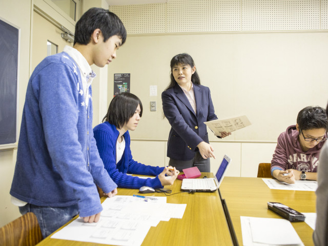 経済経営学部 経済・経営を総合的に学び、社会を生き抜く力を身につけます。