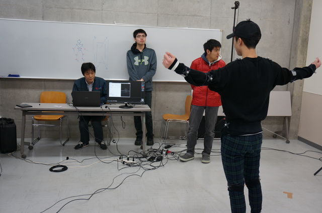 技能工芸学部 情報メカトロニクス学科 AI・情報システムコース AI、IoT、データサイエンスを活用 ～ AI時代の新しいものづくりを実現できる技術者をめざして～