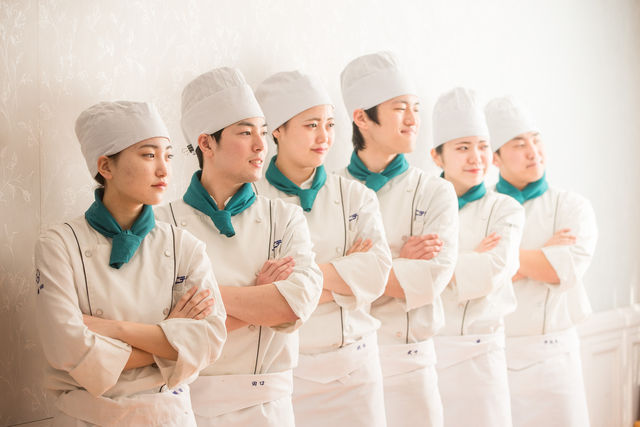 総合調理学科 調理・製菓両方の知識と技術を持ち、おもてなしの心と感性も兼ね備えた食のスペシャリストへ！