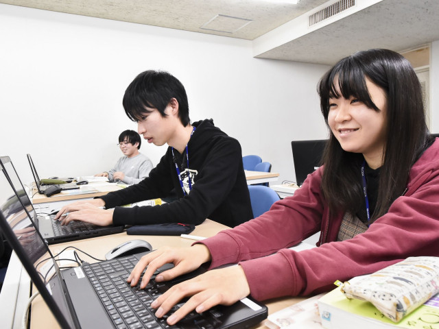 情報エキスパート学科 ネットセキュリティ専攻 システムや情報の安全性を守るセキュリティエンジニアに！
