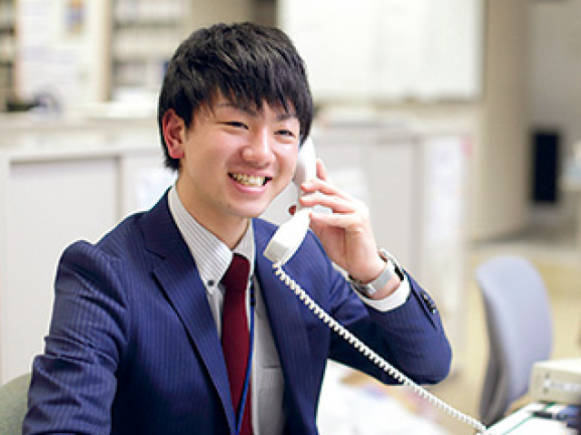総合公務員科 公務員・民間企業併習専攻（2年課程） 優良民間企業まで幅広く祝業について研究しながら目標達成へ！