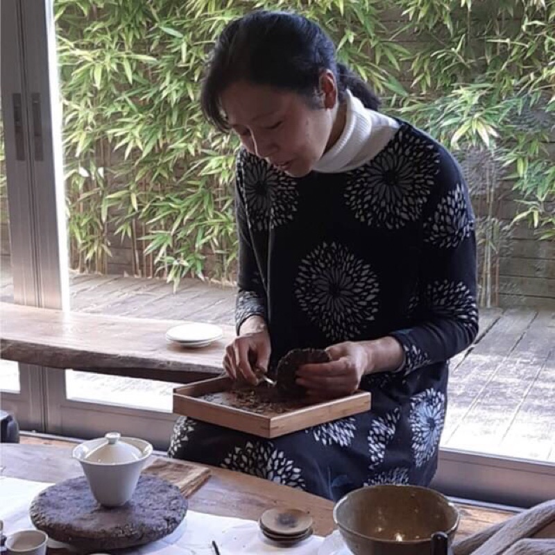 服部伸子