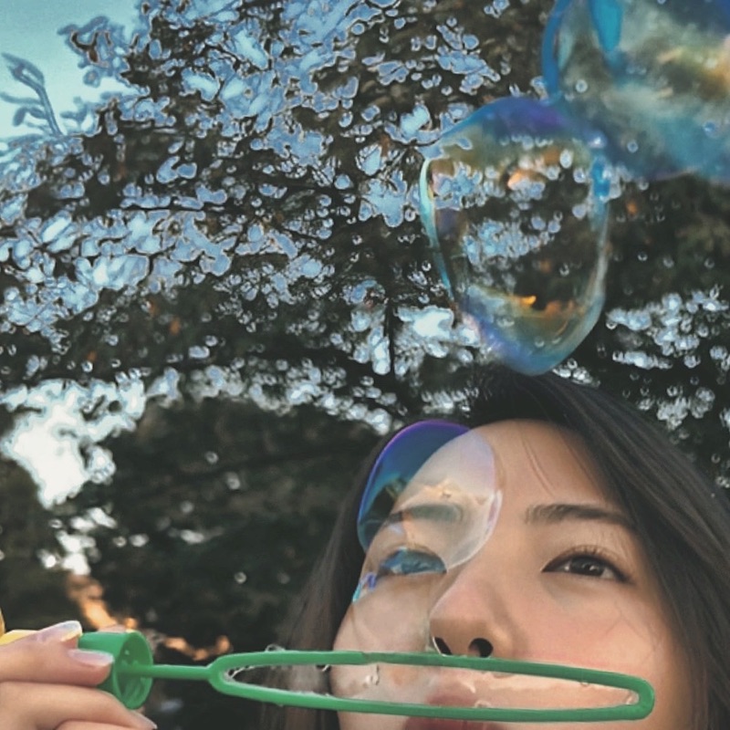 小林　真緒