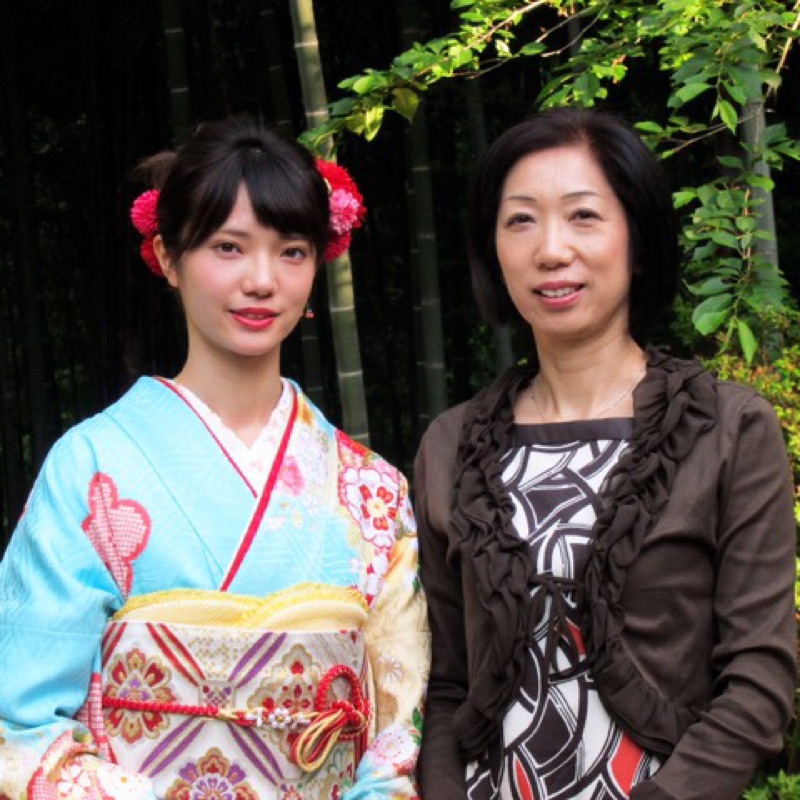 長尾ひとみ