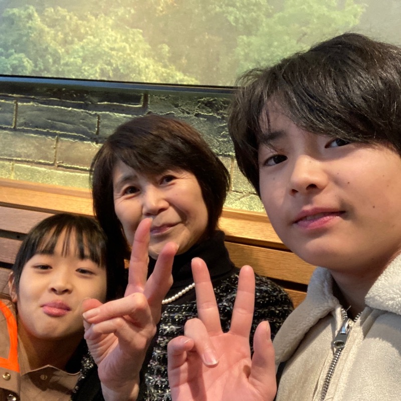 倉持　とみ子